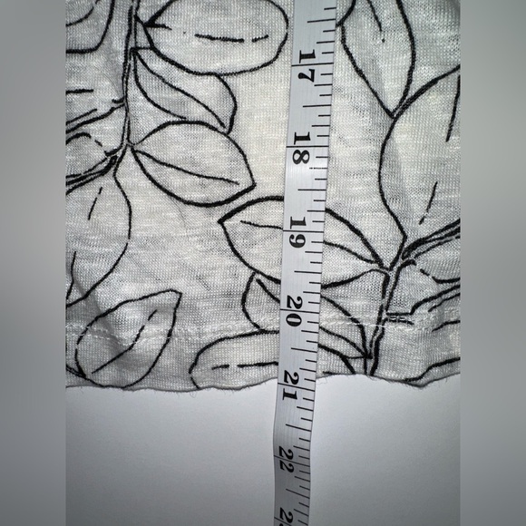 Cynthia Rowley White Linen V-Neck T-Shirt Size L Black Floral Print Short Sleeve - Picture 6 of 6